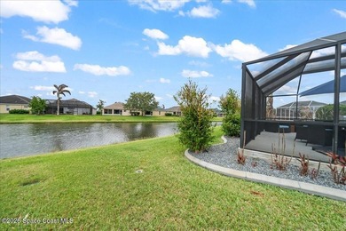 Showpiece Upgrades - Prime Cul-de-Sac Waterfront - Move-In Ready - photo 4