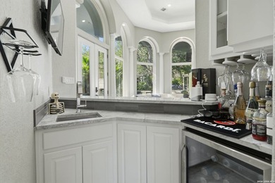 Experience luxury living behind the prestigious guarded gates of - photo 18
