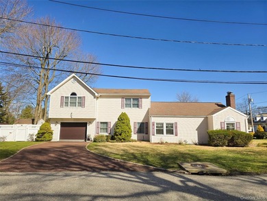 This Home Feature Very Bright 4 Bedrooms,2 Full Bath. Ceramic - photo 1