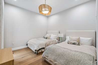 Magnificently appointed and designer decorated Venice model in - photo 22