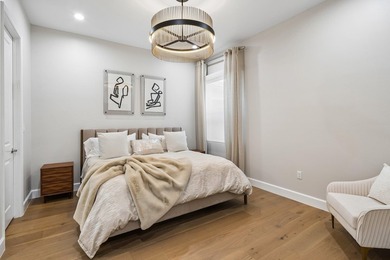 Magnificently appointed and designer decorated Venice model in - photo 24