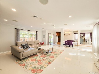 This Home Feature Very Bright 4 Bedrooms,2 Full Bath. Ceramic - photo 8