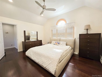 This Home Feature Very Bright 4 Bedrooms,2 Full Bath. Ceramic - photo 9