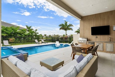 Magnificently appointed and designer decorated Venice model in - photo 31