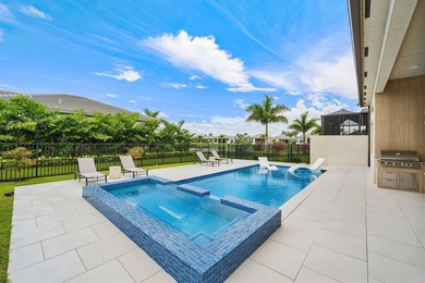 Magnificently appointed and designer decorated Venice model in - photo 33
