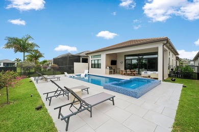 Magnificently appointed and designer decorated Venice model in - photo 35