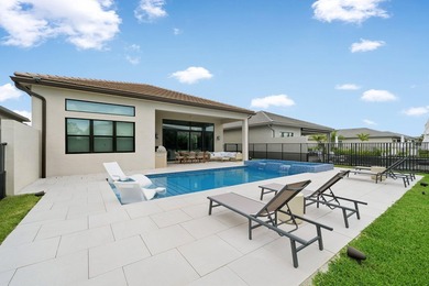 Magnificently appointed and designer decorated Venice model in - photo 36