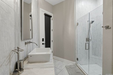 Experience luxury living behind the prestigious guarded gates of - photo 36