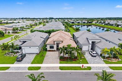 Magnificently appointed and designer decorated Venice model in - photo 39