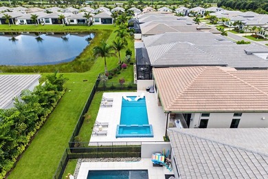 Magnificently appointed and designer decorated Venice model in - photo 40