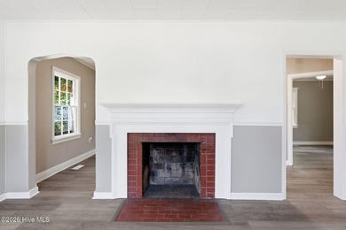 Updated two-bedroom one-bathroom home within minutes of medical - photo 6