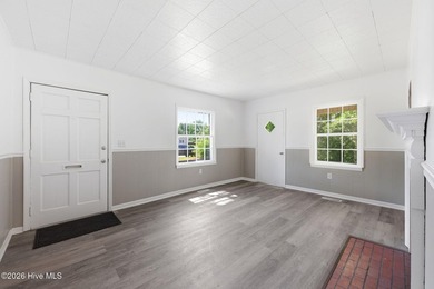 Updated two-bedroom one-bathroom home within minutes of medical - photo 8