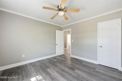 Updated two-bedroom one-bathroom home within minutes of medical - photo 10