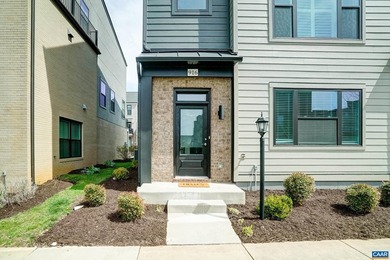 Open house Saturday, July 11 from 10:00 AM to Noon. The END UNIT - photo 2