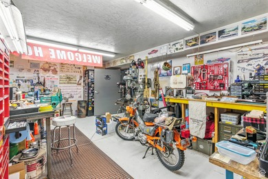 This well-maintained automotive shop offers a rare opportunity - photo 15