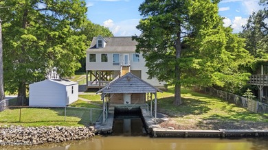 Set along the peaceful waterways of Sneads Ferry, this - photo 2
