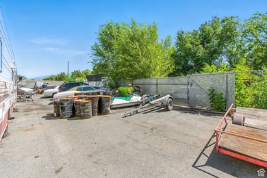 This well-maintained automotive shop offers a rare opportunity - photo 40
