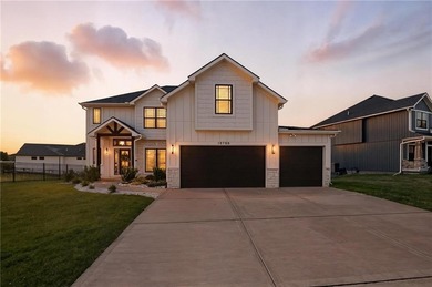 (private lake, pond, creek) Home For Sale in Parkville Missouri