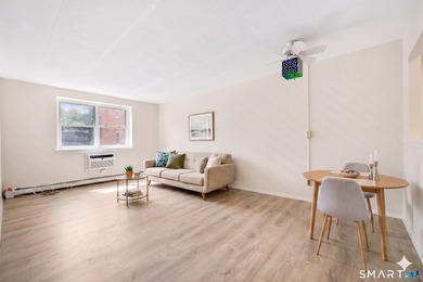 Newly renovated spacious 1 bedroom condo in the heart of - photo 2