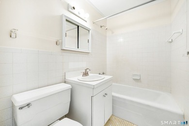 Newly renovated spacious 1 bedroom condo in the heart of - photo 6