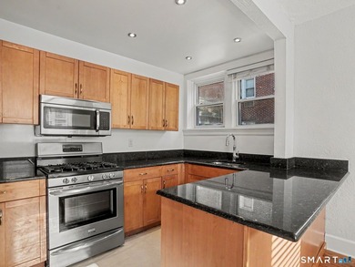 Charming and updated 1-bedroom corner condo in sought-after Glen - photo 2