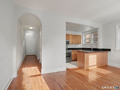 Charming and updated 1-bedroom corner condo in sought-after Glen - photo 8