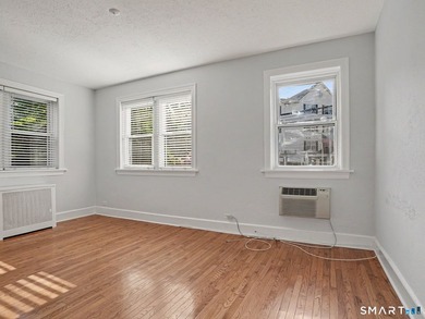 Charming and updated 1-bedroom corner condo in sought-after Glen - photo 10