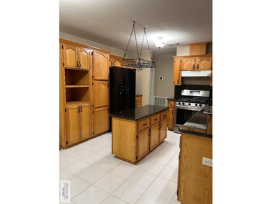 NEW ROOF INSTALLED! SPACIOUS 4-bedroom 3 bath home in San Benito - photo 4