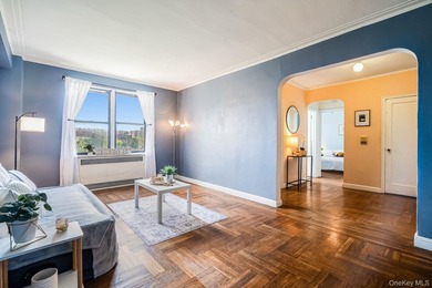 Commuters Dream!! Step into this spacious sun-drenched 1-bedroom - photo 5