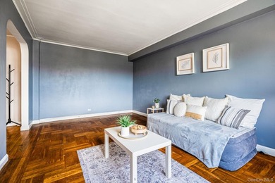 Commuters Dream!! Step into this spacious sun-drenched 1-bedroom - photo 6
