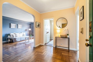 Commuters Dream!! Step into this spacious sun-drenched 1-bedroom - photo 7