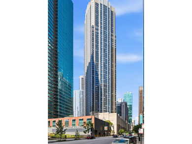 Bright & Beautiful Northeast Exposure - this high floor, well - photo 1
