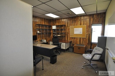 An exceptional opportunity to acquire a versatile commercial - photo 32