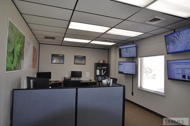 An exceptional opportunity to acquire a versatile commercial - photo 33