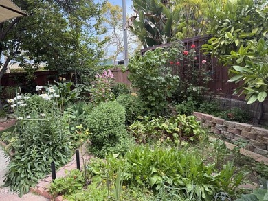 Welcome to this beautifully maintained 3-bedroom, 3-bathroom - photo 35