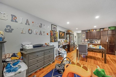 Ground level deluxe 1-bedroom, 1-bath co-op located in a - photo 14