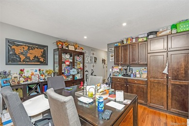 Ground level deluxe 1-bedroom, 1-bath co-op located in a - photo 15
