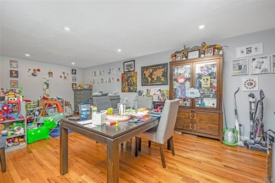 Ground level deluxe 1-bedroom, 1-bath co-op located in a - photo 16