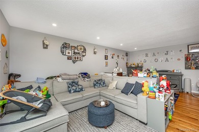 Ground level deluxe 1-bedroom, 1-bath co-op located in a - photo 17