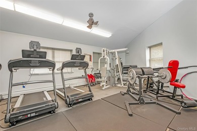 Ground level deluxe 1-bedroom, 1-bath co-op located in a - photo 20