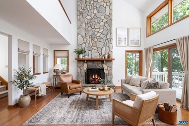 Pristine 5 bed, 3.5 bath waterfront home at Lake Monticello with - photo 6