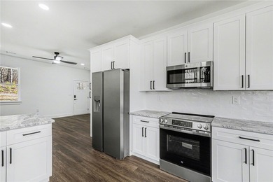 3-bedroom, 2-bath contemporary cottage offers a unique - photo 11