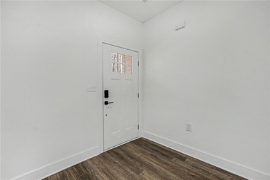 3-bedroom, 2-bath contemporary cottage offers a unique - photo 14