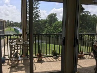 Beautiful 2 bedroom 2 bath unit in Longwood. Large screened wrap - photo 15