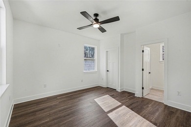 3-bedroom, 2-bath contemporary cottage offers a unique - photo 15
