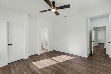 3-bedroom, 2-bath contemporary cottage offers a unique - photo 16