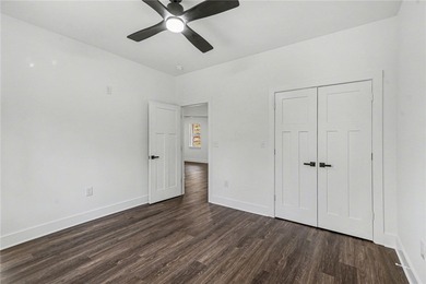 3-bedroom, 2-bath contemporary cottage offers a unique - photo 20