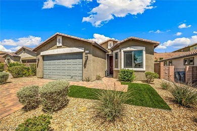 Exquisite Turnkey Retreat - Fully Furnished! This stunning - photo 2