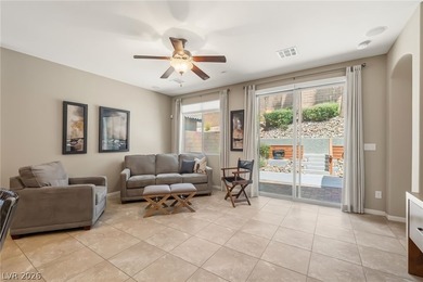 Exquisite Turnkey Retreat - Fully Furnished! This stunning - photo 3