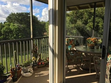 Beautiful 2 bedroom 2 bath unit in Longwood. Large screened wrap - photo 24